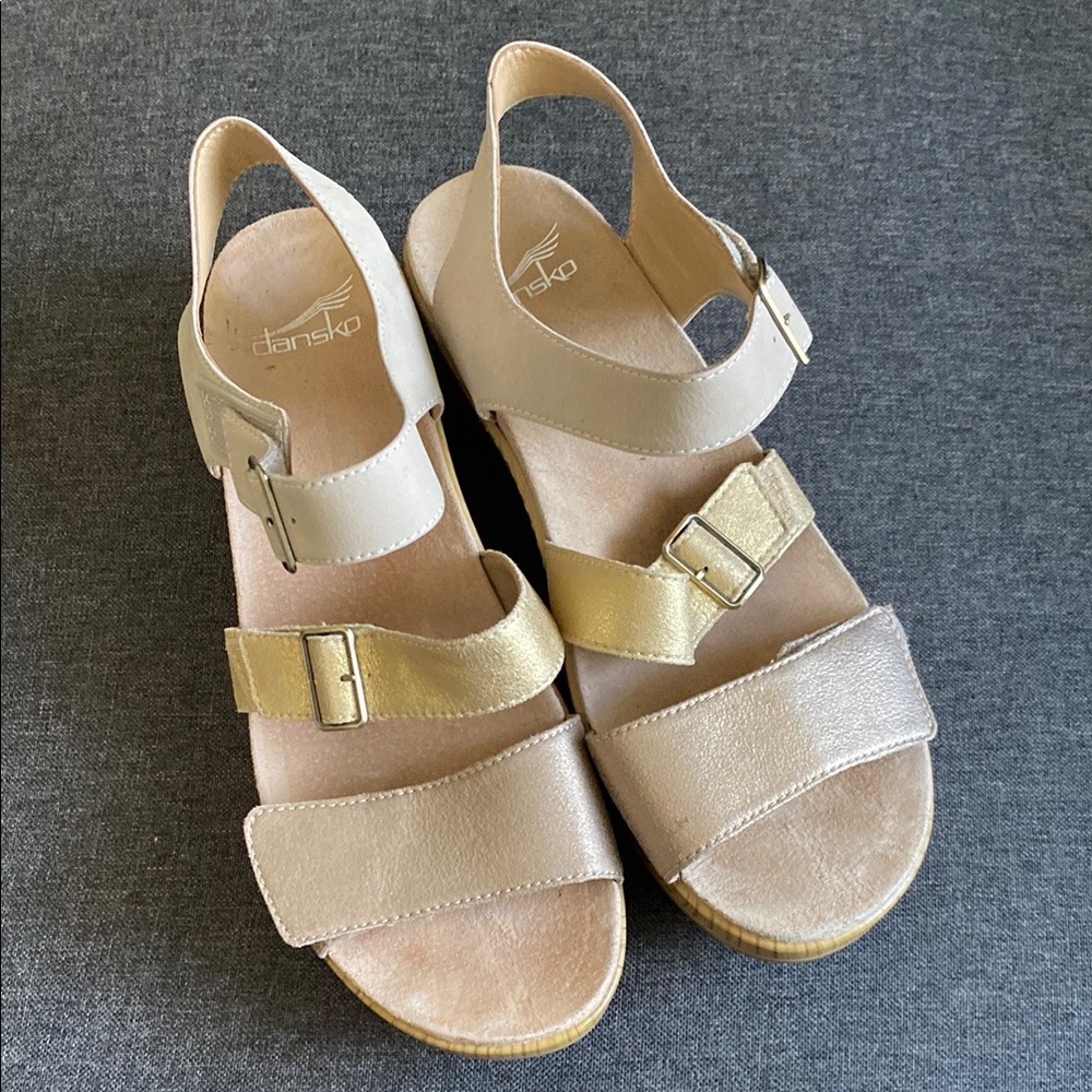 Dansko Gold and Cream Comfort Sandals size 40/9.5